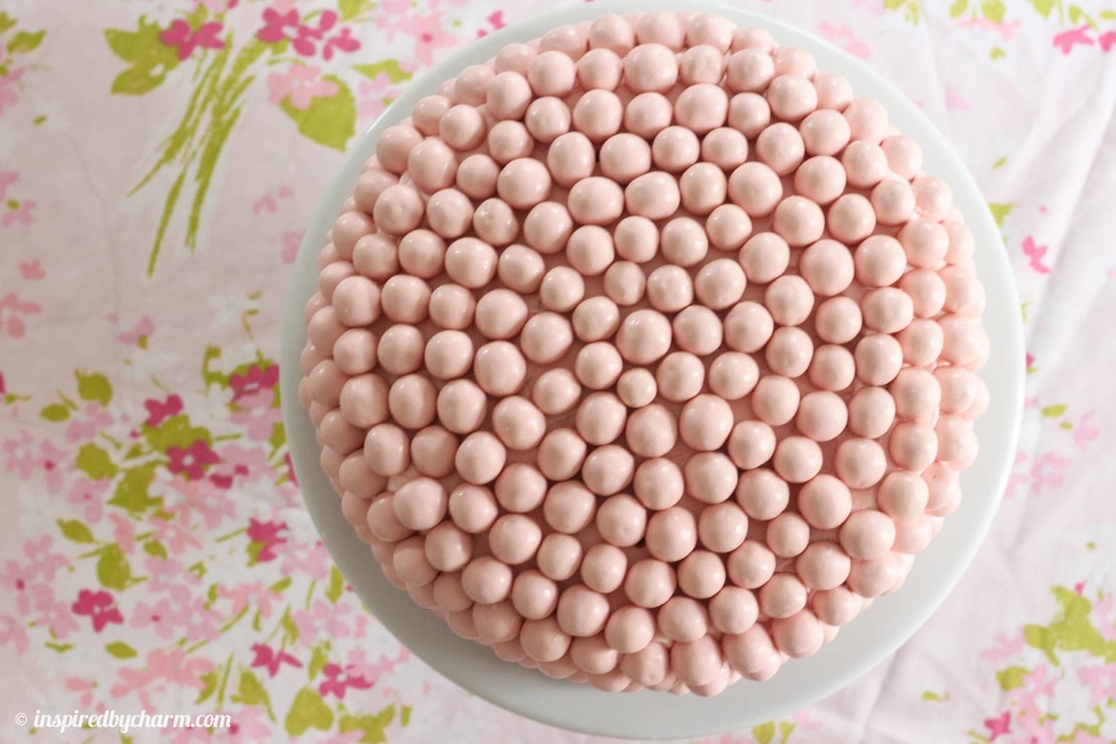 Strawberry Malt Ball Cake #dessert #cake #strawberry #maltball #recipe