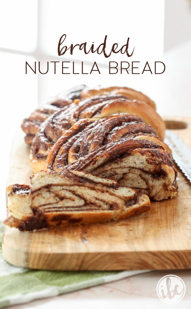 This Braided Nutella Bread #recipe is the perfect sweet for breakfast, brunch, or dessert! #braided #nutella #bread #dessert 
