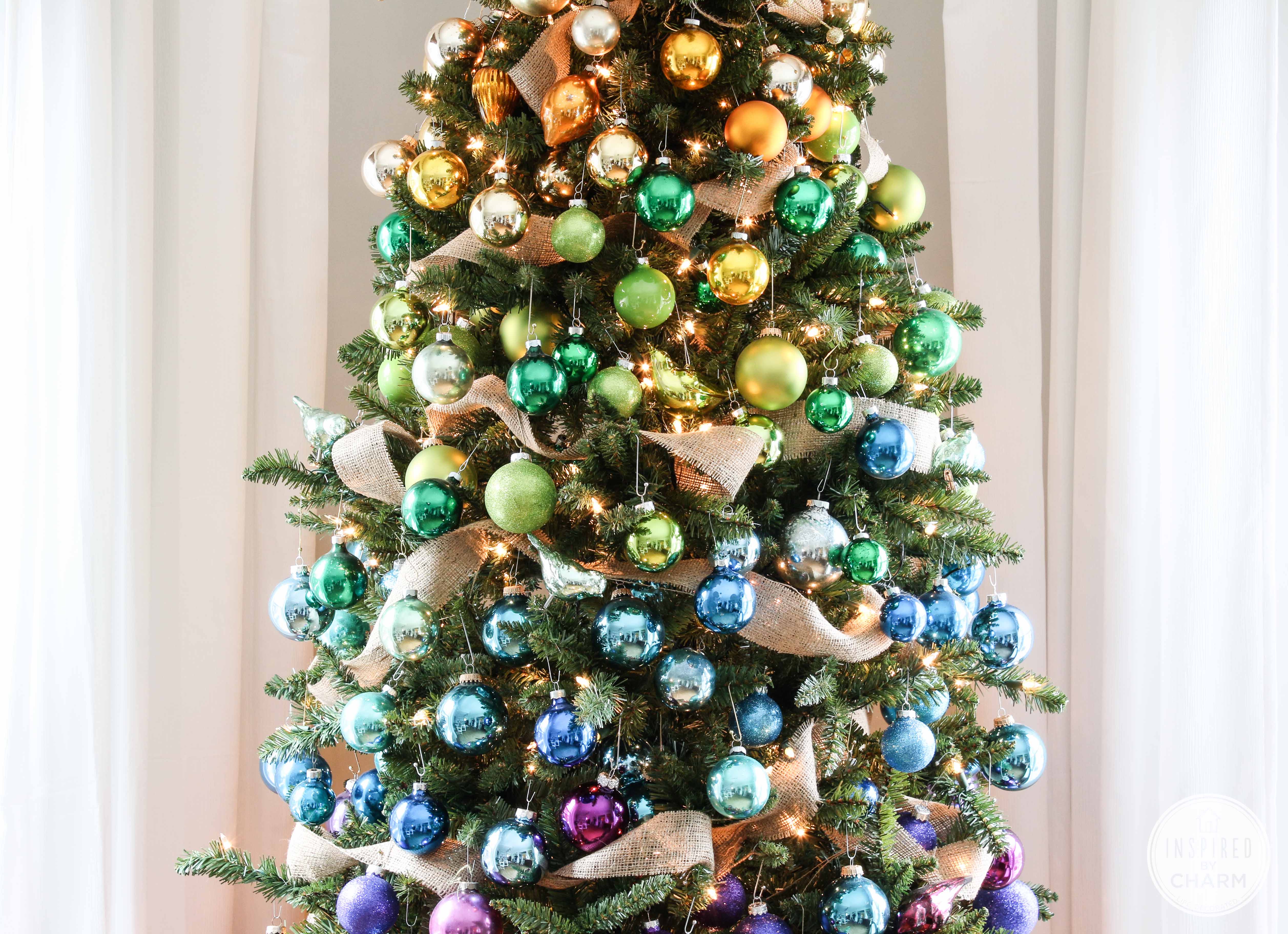 Gradient Rainbow Christmas Tree