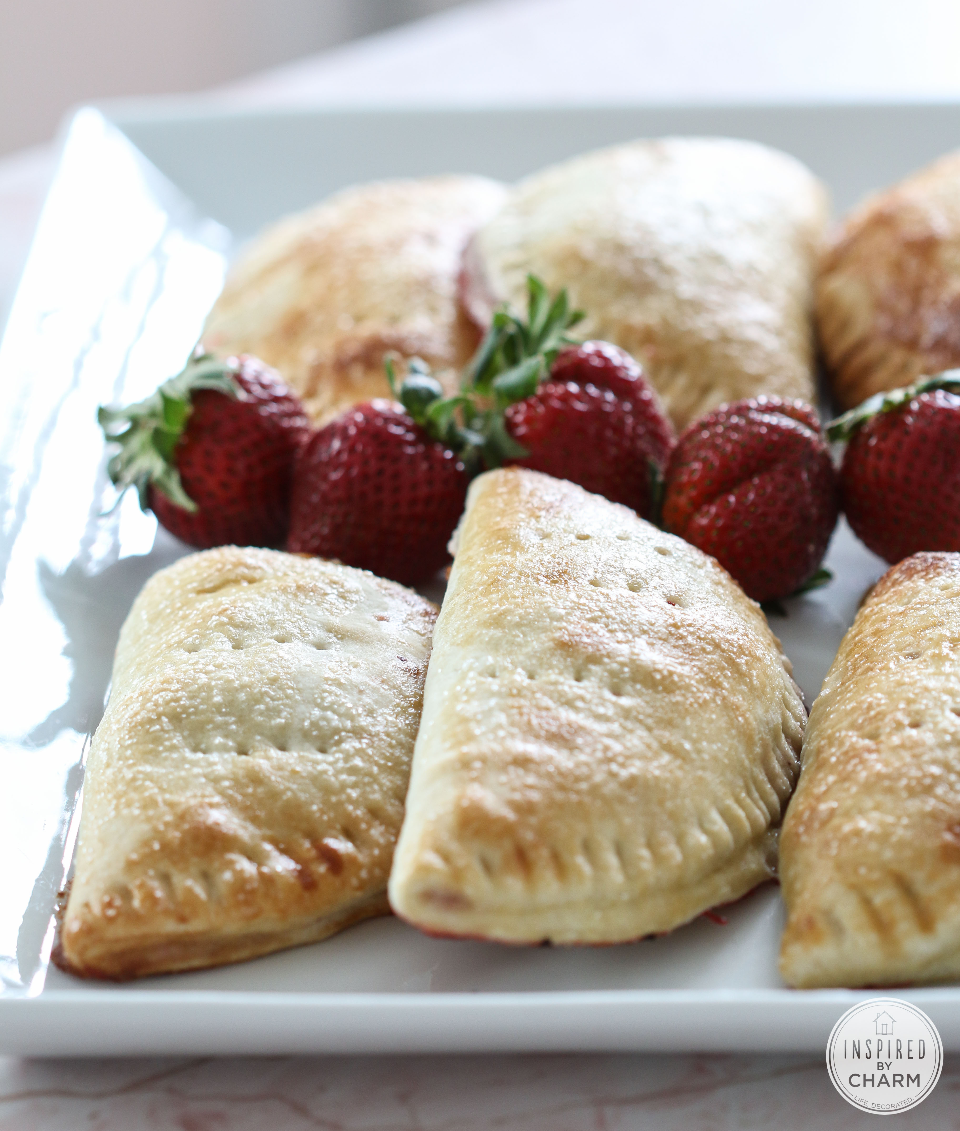 Strawberry Hand Pies - Summer Dessert Recipe Idea #strawberry #pie #handpie #recipe #dessert