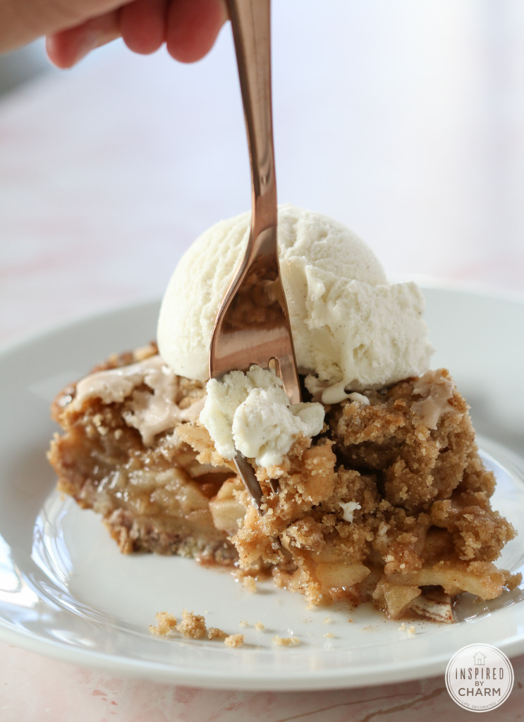 a fork full of ice cream and apple pie