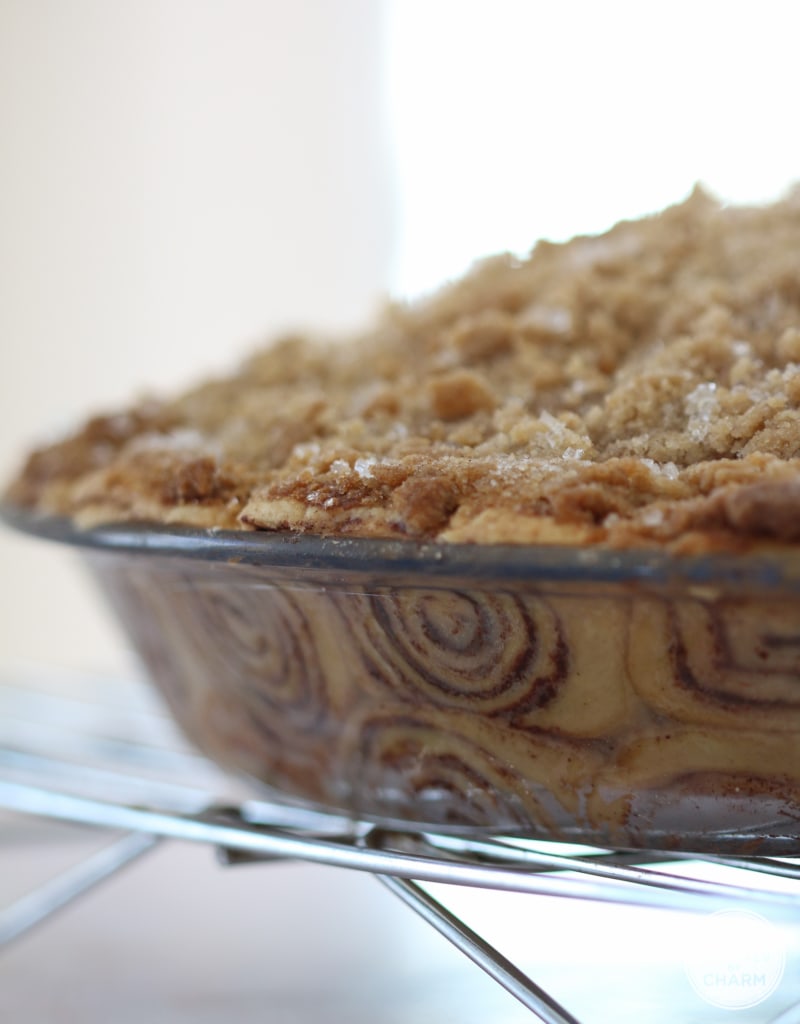 baked cinnamon roll-inspired apple pie