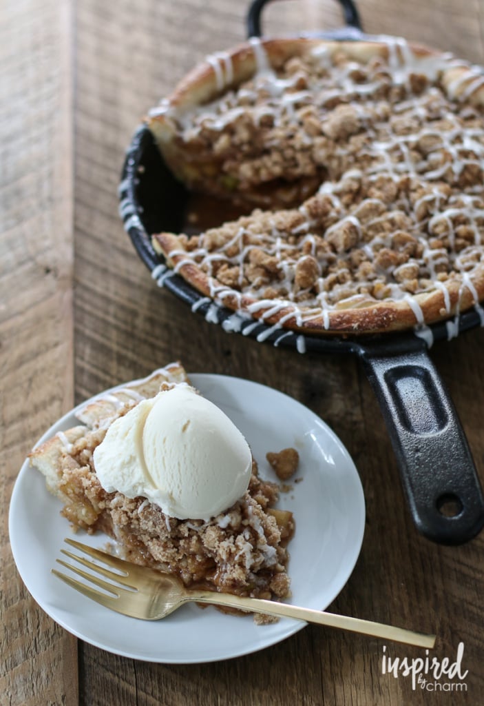 A unique and delicious Skillet Apple Pizza Pie #skillet #apple #pie #dessert #recipe