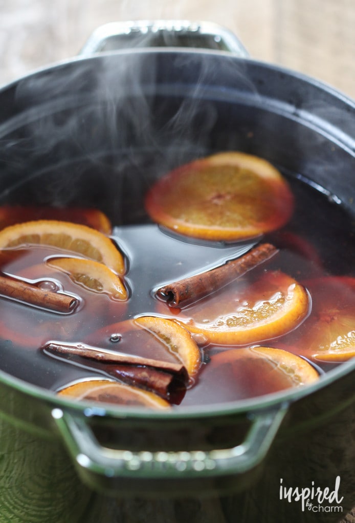 Mulled Wine - winter holiday Christmas cocktail recipe #christmas #holiday #mulled #wine #cocktail #recipe