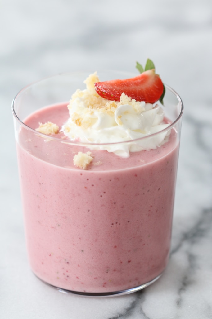 How to Make a Strawberry Shortcake Smoothie #strawberry #shortcake #smoothie #recipe #dessert 