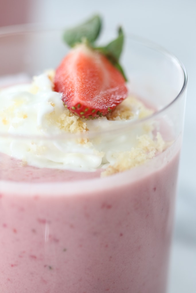 How to Make a Strawberry Shortcake Smoothie #strawberry #shortcake #smoothie #recipe #dessert #breakfast #brunch #snack