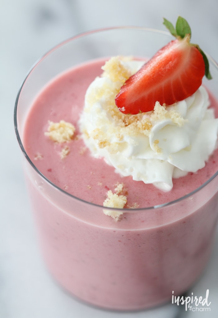 How to Make a Strawberry Shortcake Smoothie #strawberry #shortcake #smoothie #recipe #dessert 