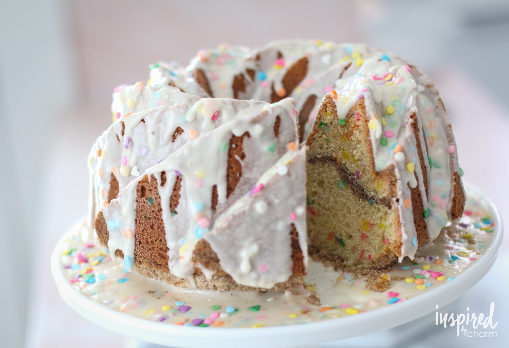Funfetti Coffee Cake | #funfetti #coffeecake #cake #recipe #dessert #brunch #breakfast