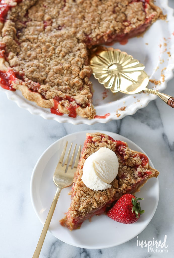 Strawberry rhubarb pie with a crumble topping