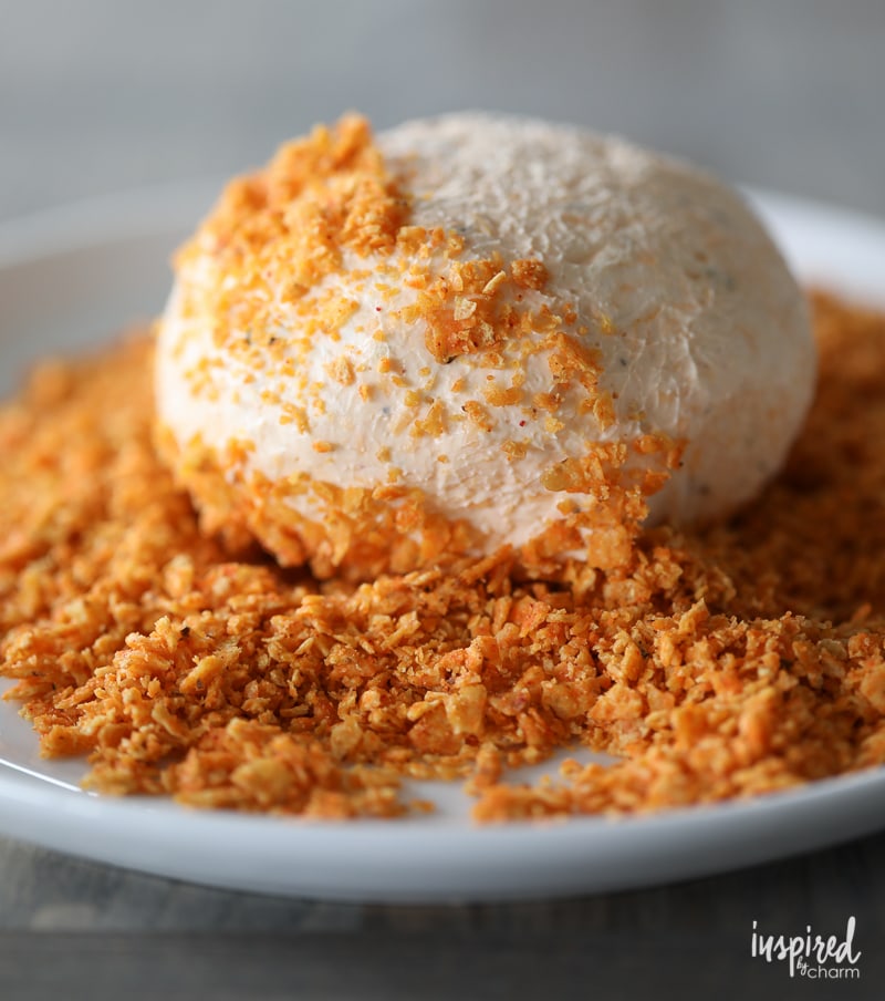 Everything Bagel Cheeseball and Sun-Dried Tomato Cheeseball: Fall-inspired and pumpkin shaped cheeseball recipes for entertaining.