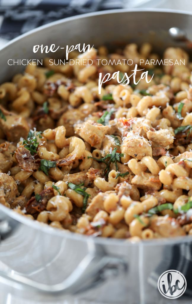 This One-Pan Chicken Sun-Dried Tomato Parmesan Pasta is a delicious and easy 30 minute dinner recipe. 