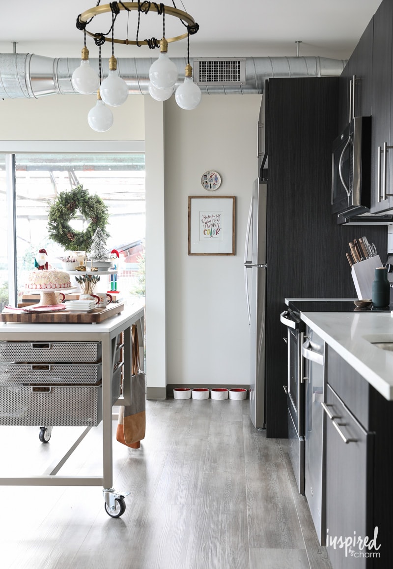 Apartment Kitchen Christmas Decor Ideas