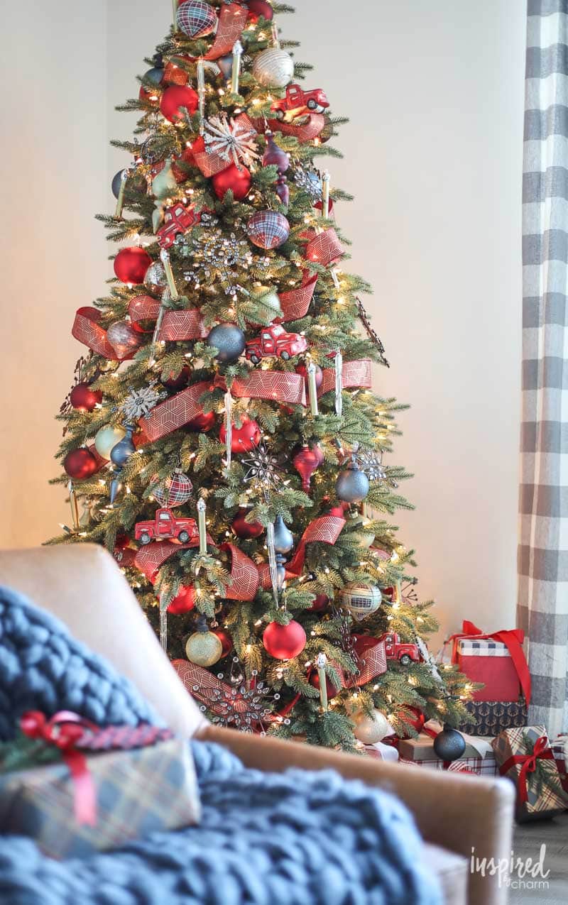 How to Style a Rustic Modern Christmas Tree for Christmas