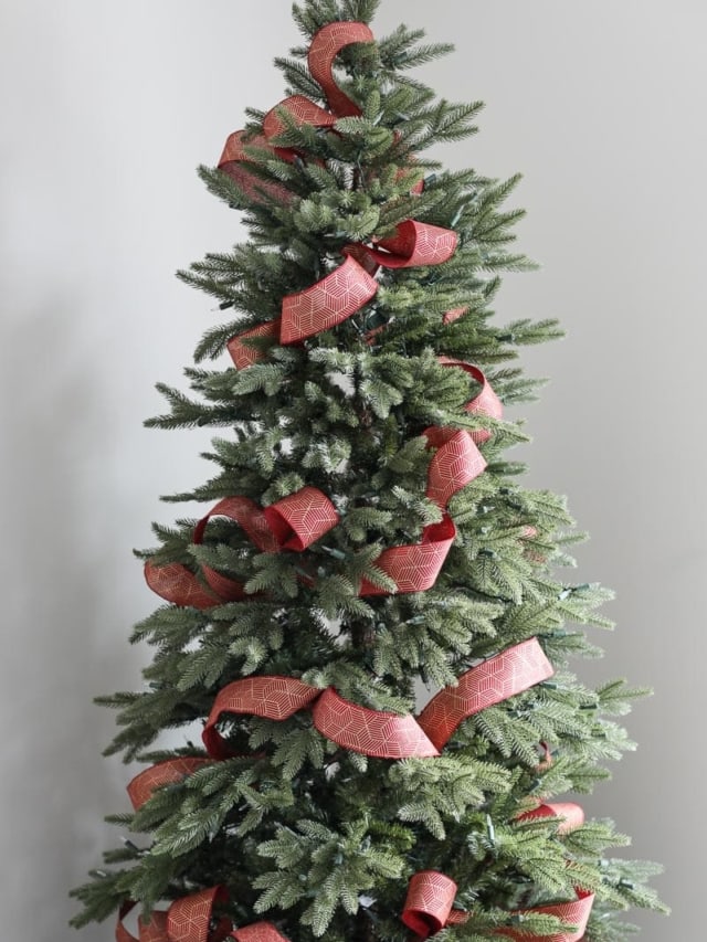 How to Add Ribbon to Your Christmas Tree Story