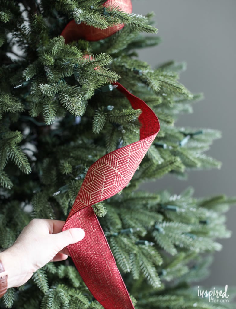 Styling Christmas Tree Ribbon
