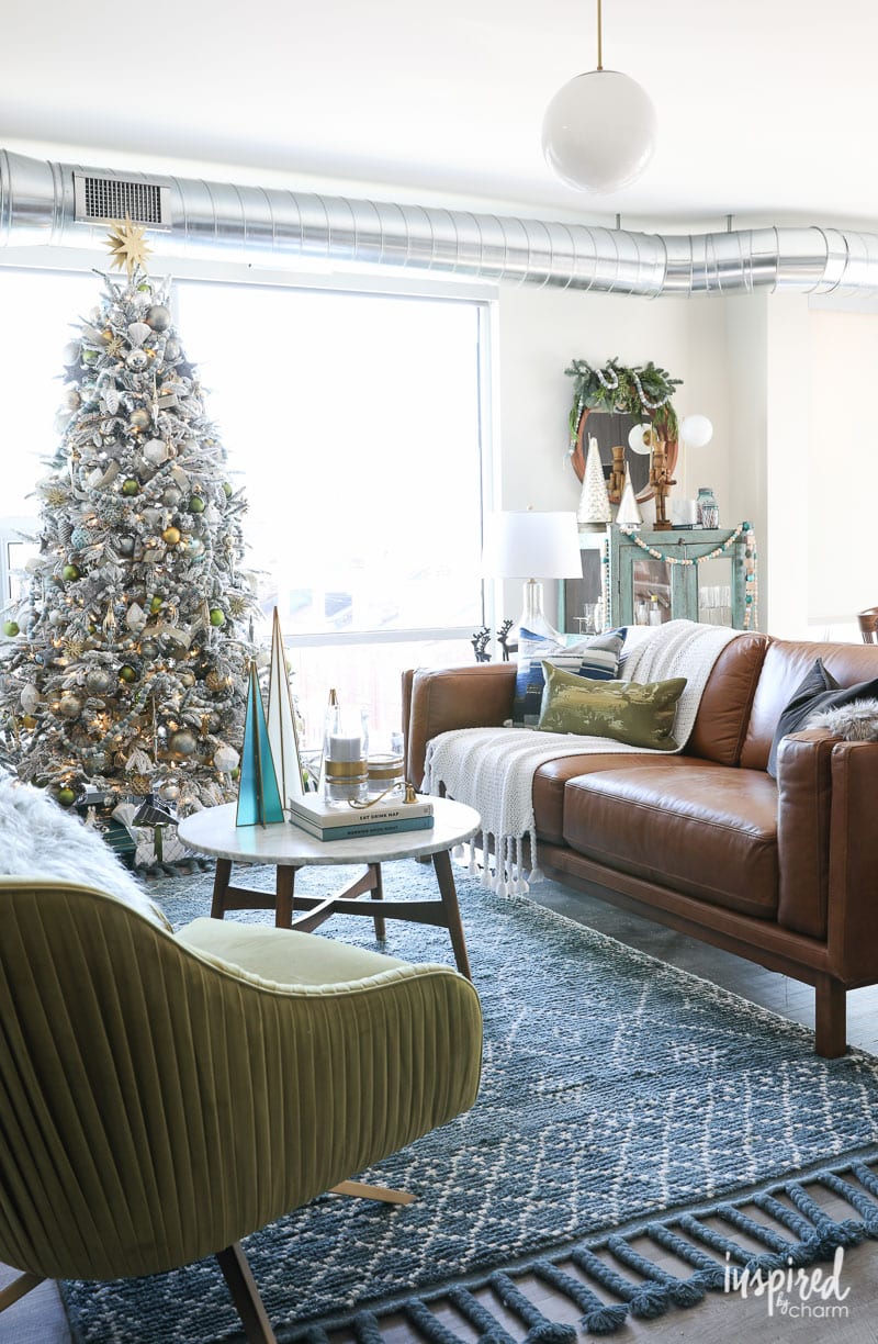 Modern Christmas Living Room Decorating Ideas