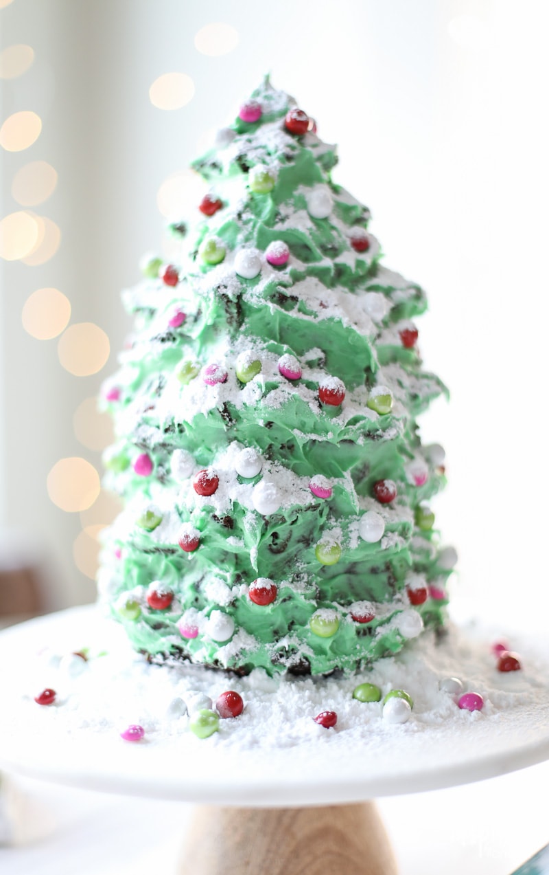 Tree-shaped Gingerbread Cake for Christmas