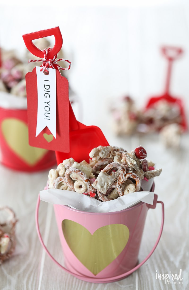 White Chocolate Chex Mix - the perfect Valentine's Day treat!