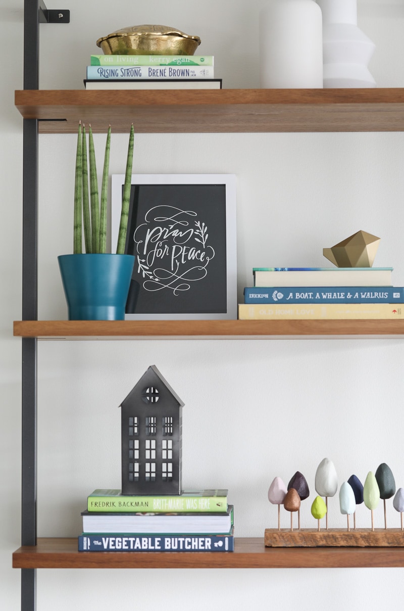 No-Fail Tips for Styling a Bookcase