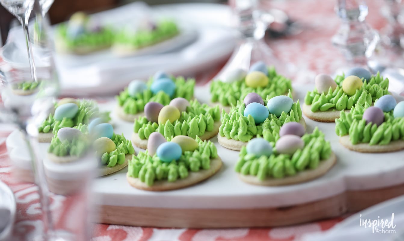 These Egg Hunt Easter Cookies are an adorable #easter #dessert #cookie #recipe! 