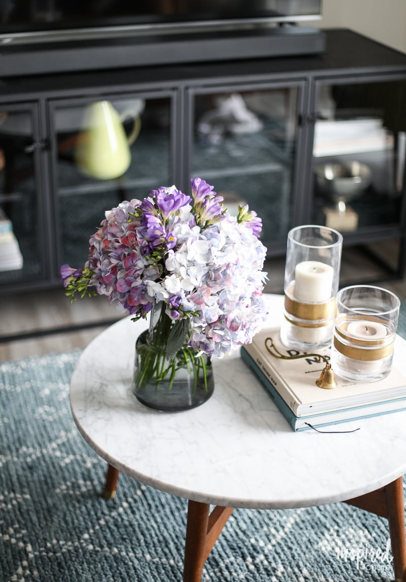 vase of hydrangea on a coffee table