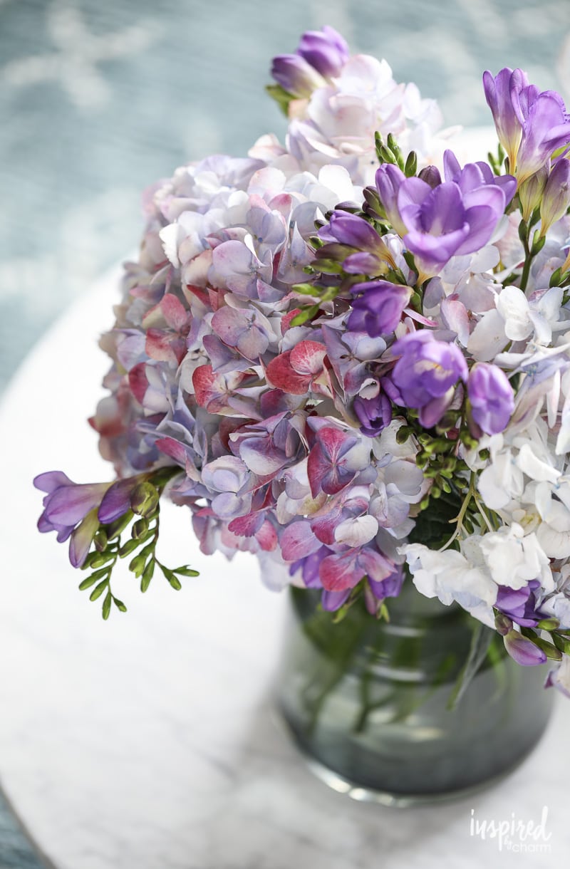 How to: Styling a #hydrangea #flower #arrangement - DIY Modern Flower Arrangements for Spring 