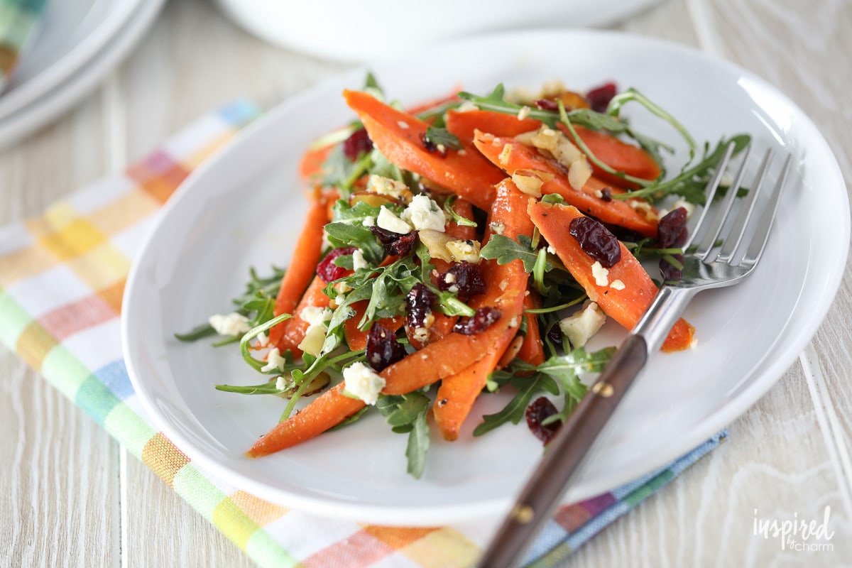 This Roasted Carrot Salad is a delicious and #easy #salad #recipe for #spring and #summer.