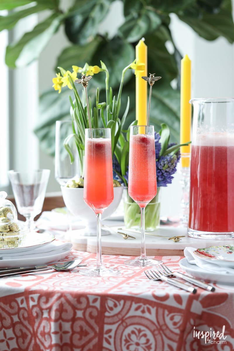A #bellini #recipe for #spring: Raspberry Pineapple Bellini recipe! 