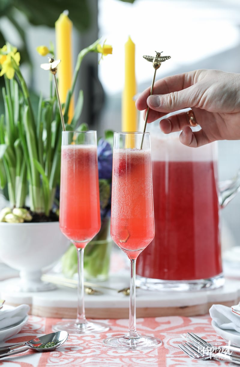 This Raspberry Pineapple #Bellini Recipe is a delicious #spring #cocktail #recipe! 
