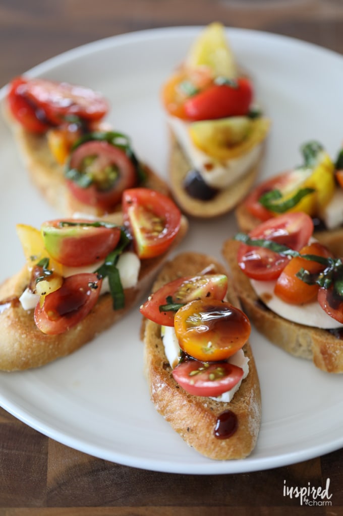 Learn how to make this Mozzarella Caprese Crostini. It's an easy-to-make appetizer that everyone will love! #caprese #crostini