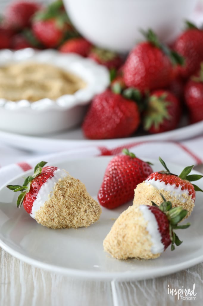 Cheesecake Dip with Strawberries - a fun and delicious way to eat dessert! #cheesecake #dip #strawberries #dessert #recipe