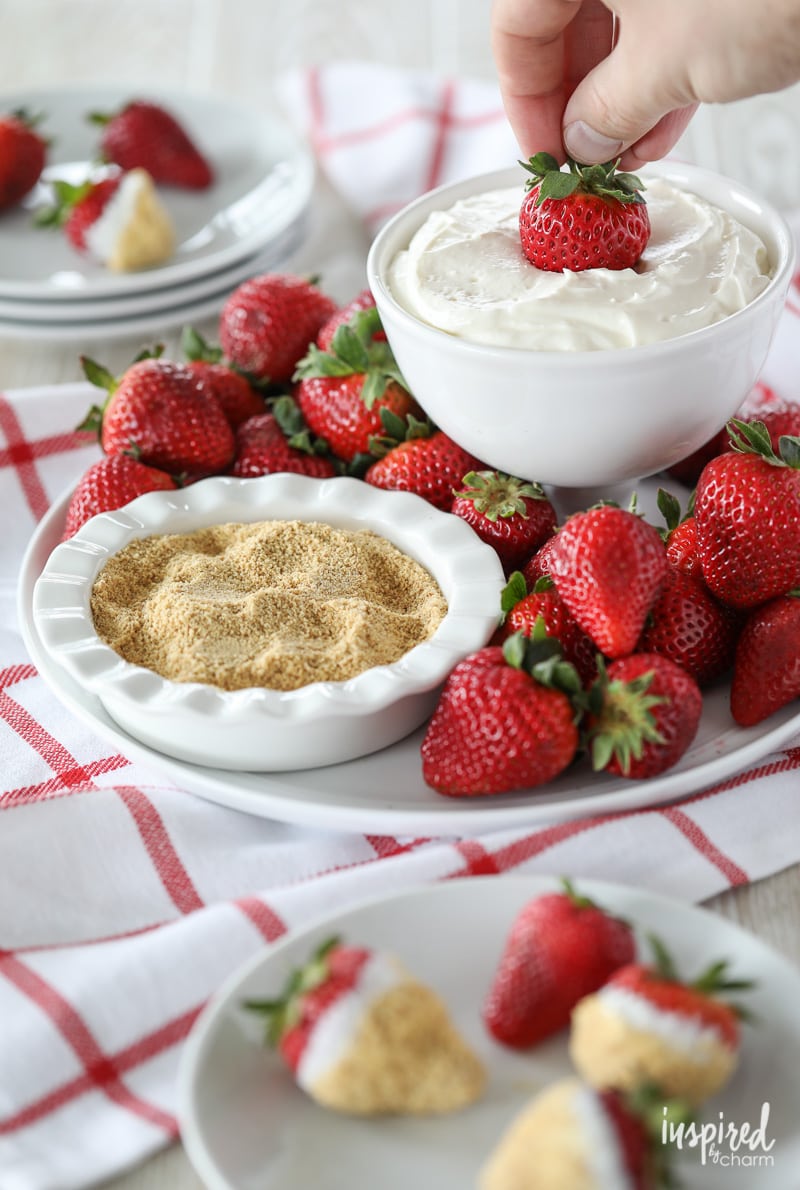 Cheesecake Dip with Strawberries