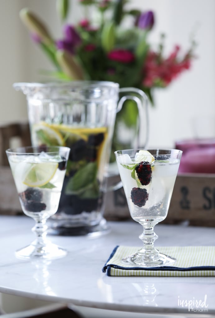 This Blackberry Basil Sangria recipe makes a delicious summer cocktail #recipe! #blackberry #sangria