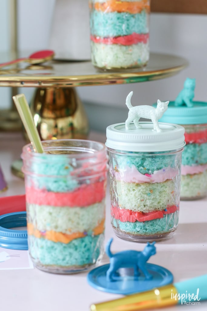 Learn how to make this colorful and creative Cake in a Jar! #recipe #cake #masonjar #cakeinajar #jar #cupcake #recipe