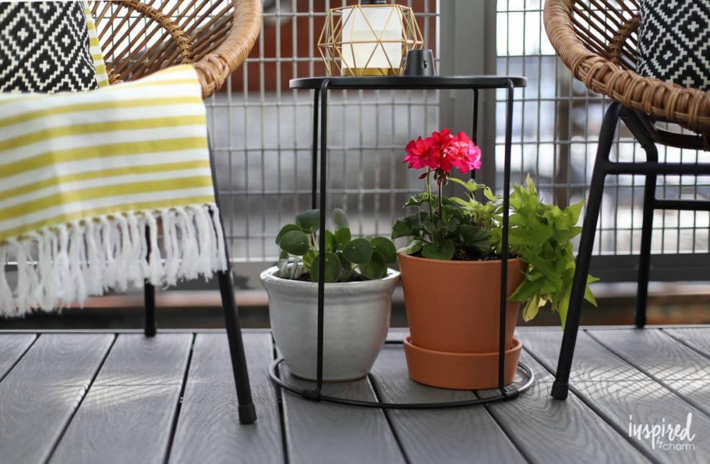 6 Ideas to Add Big Style to a Small Balcony #outdoor #decorating #patio #flowers