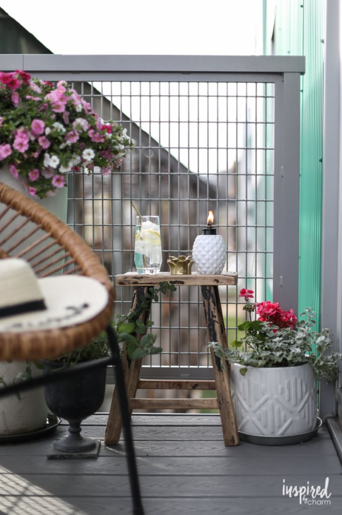 6 Ideas to Add Big Style to a Small Balcony #outdoor #decorating #patio #flowers