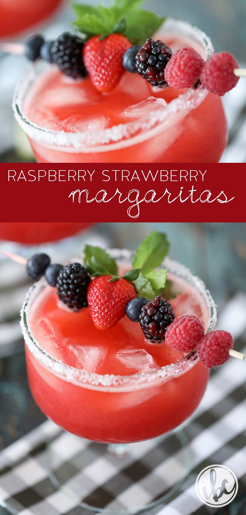 These Raspberry Strawberry Margaritas are a delicious summer cocktail recipes! #strawberry #margarita #cocktail #recipe