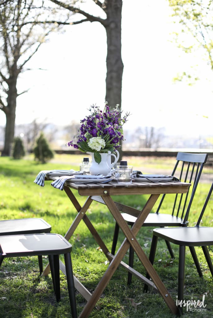 Tips for styling a beautiful backyard table setting on a budget! #outdoor #backyard #decor #entertaining