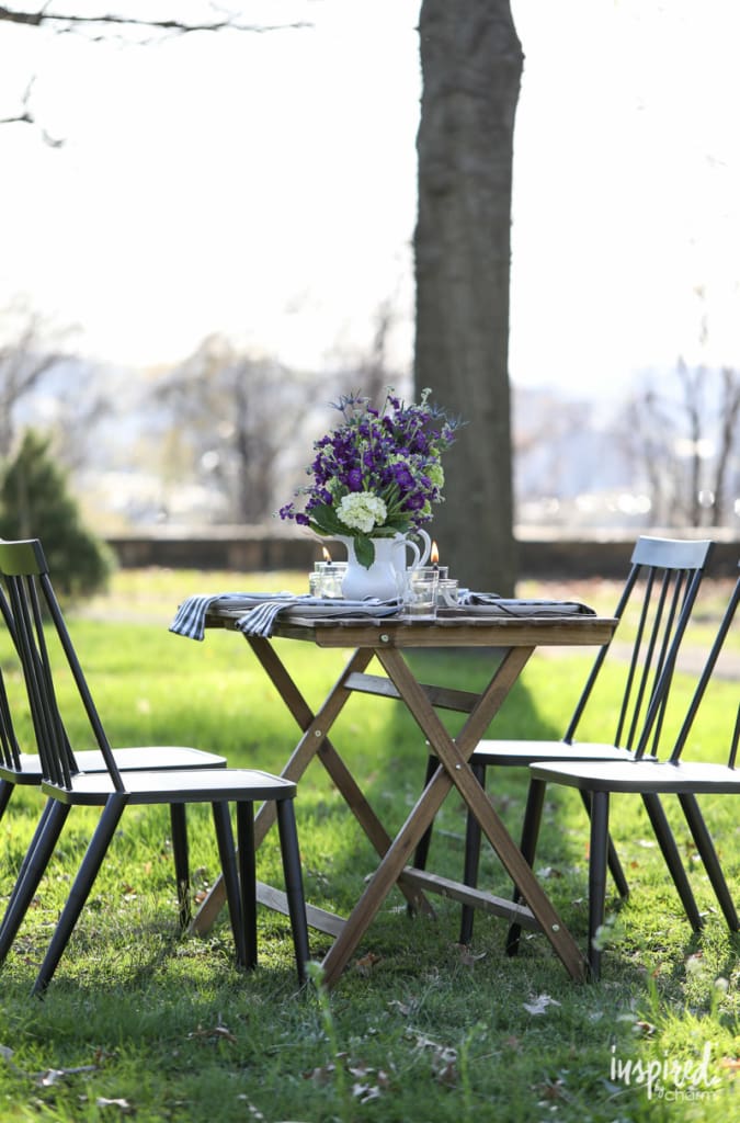 Tips for styling a beautiful backyard table setting on a budget! #outdoor #backyard #decor #entertaining