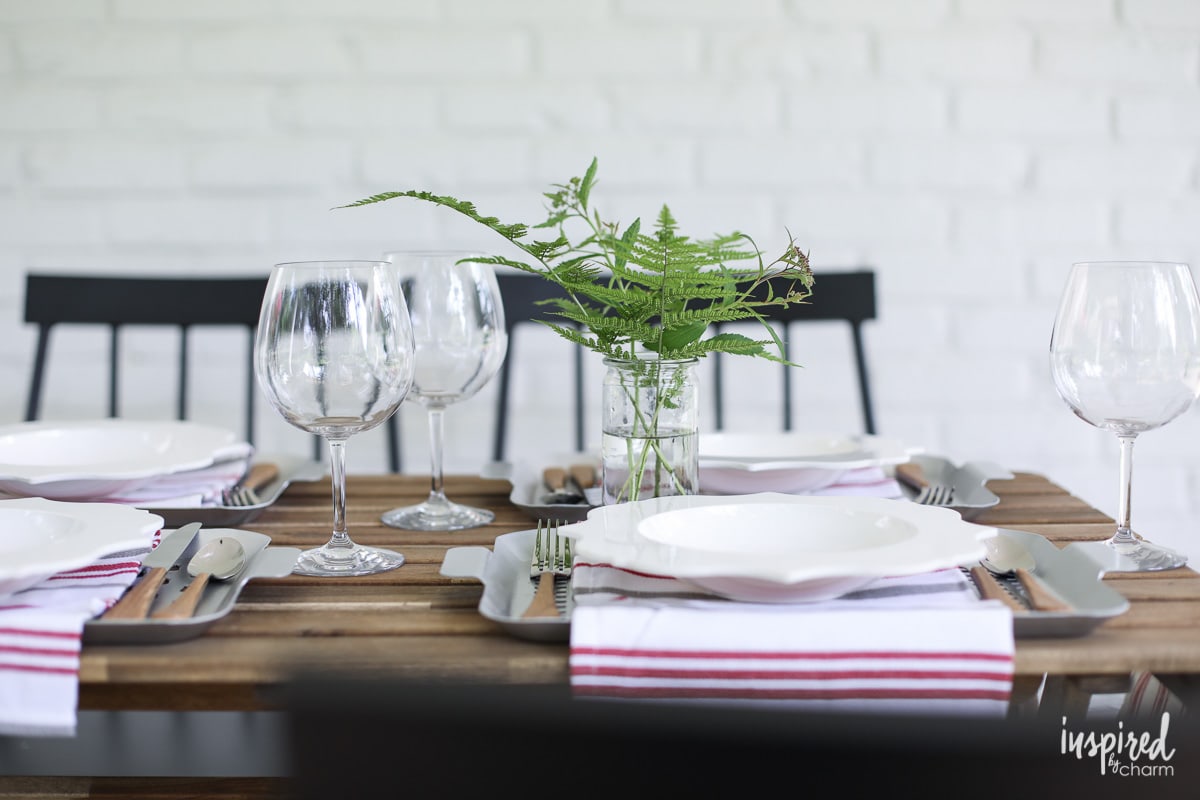 Effortless Outdoor Summer Table Setting