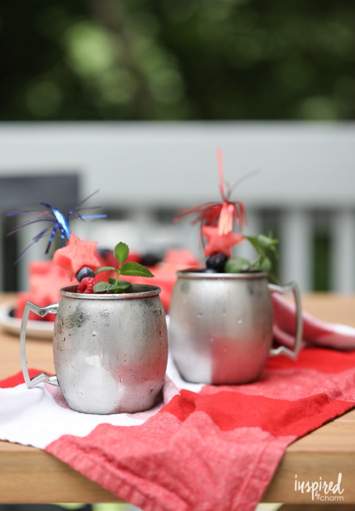 Star-Spangled Mule - Fourth of July / Independence Day Cocktail Recipe #MoscowMule #cocktail #america #berry #recipe
