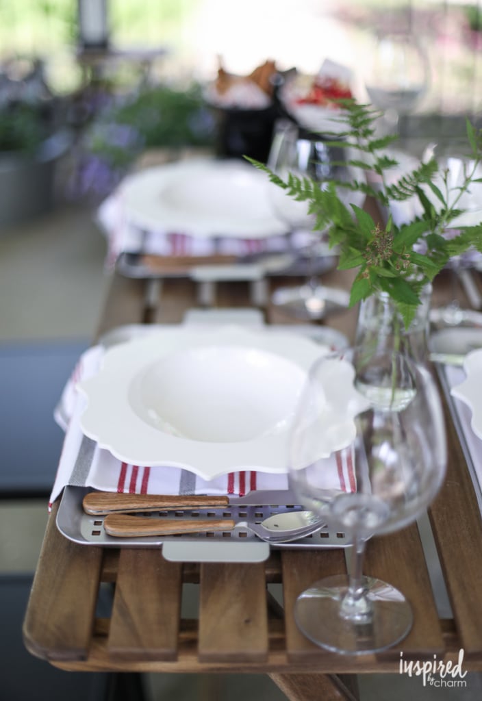 Tips and ideas for an Effortless Outdoor Summer Table Setting #summer #outdoor #porch #table #setting #tablescape
