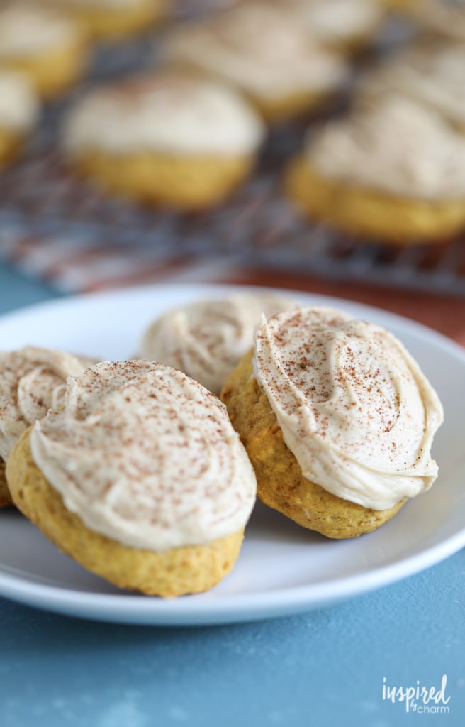 These Pumpkin Spice Latte Cookies are the perfect fall dessert recipe! #fallbaking #pumpkinspice #latte #cookie #cookies #dessert #pumpkin