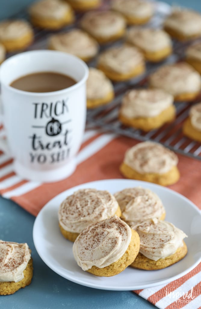 These Pumpkin Spice Latte Cookies are the perfect fall dessert recipe! #fallbaking #pumpkinspice #latte #cookie #cookies #dessert #pumpkin