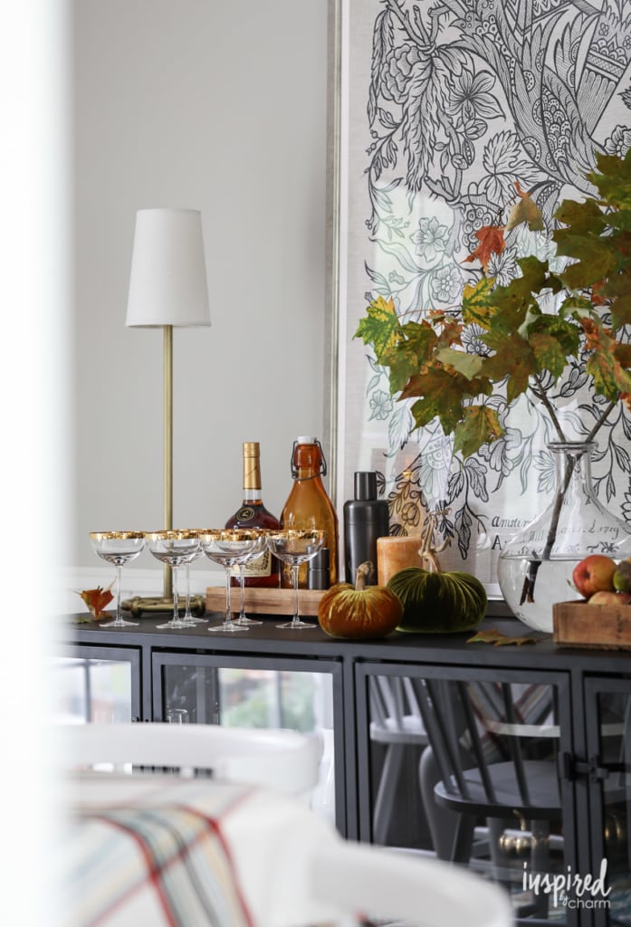 Colorful Fall Decorating Ideas for Your Dining Room #fall #decorating #decor #diningroom #falldecorating 