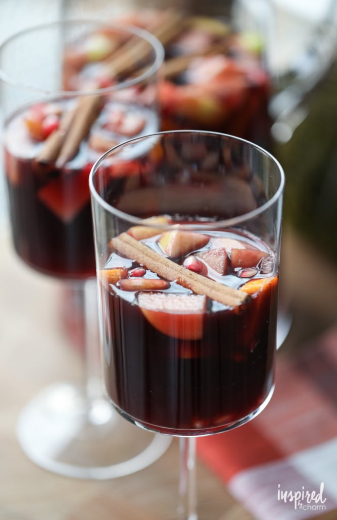 A delicious Autumn Harvest Fall Sangria cocktail recipe! #fall #sangria #autumn #cocktail #recipe #redwine #redsangria