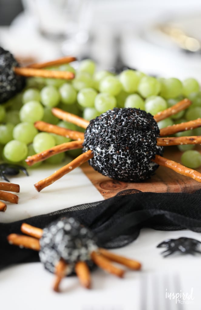 Spooky Spider Cheeseball for Halloween #appetizer #recipe #halloween #snack #cheeseball #spooky 