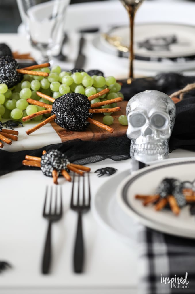 Spooky Spider Cheeseball for Halloween #appetizer #recipe #halloween #snack #cheeseball #spooky 