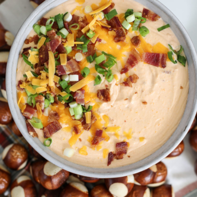 The BEST Beer Cheese Dip with Bacon fall appetizer recipe! #cheesedip #appetizer #beer #dip #bacon #gameday #footbal
