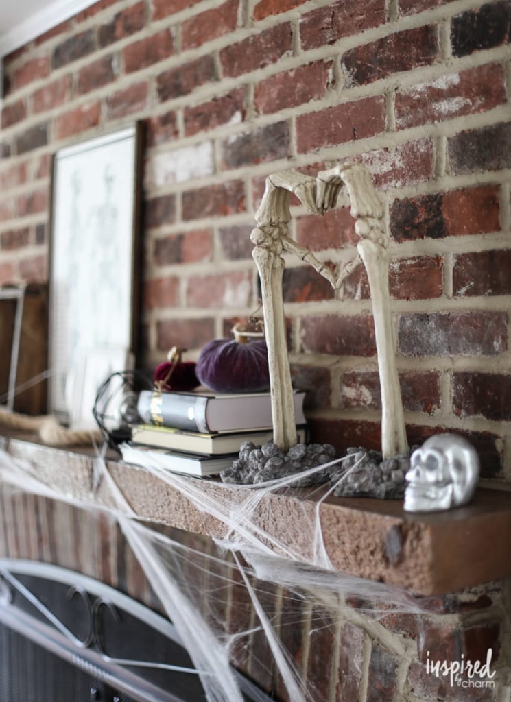 Skeleton Inspired Halloween Mantel Decor Ideas #halloween #decor #decorations #spooky #skeleton #mantel 